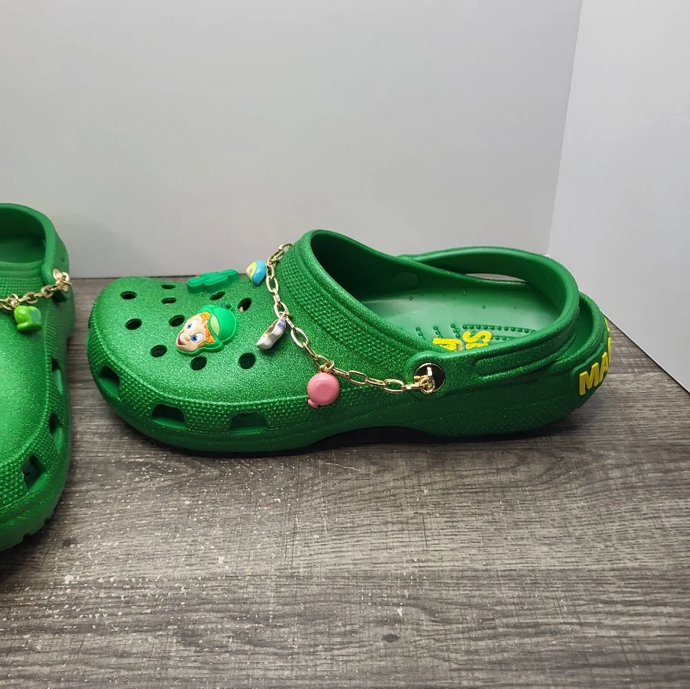 CROCS Lucky Charms Green Mens 11 with Jibbitz NEW